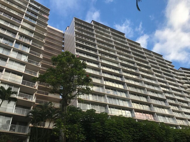 Foto del edificio - Beautiful 1/1 Penthouse unit at Makaha Valley Towers