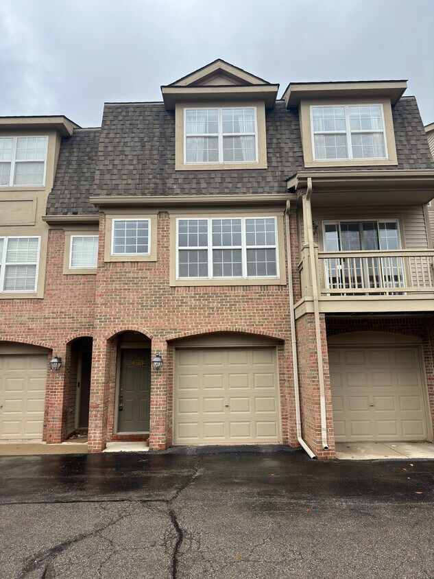 Front of condo - 2771 Barclay Way
