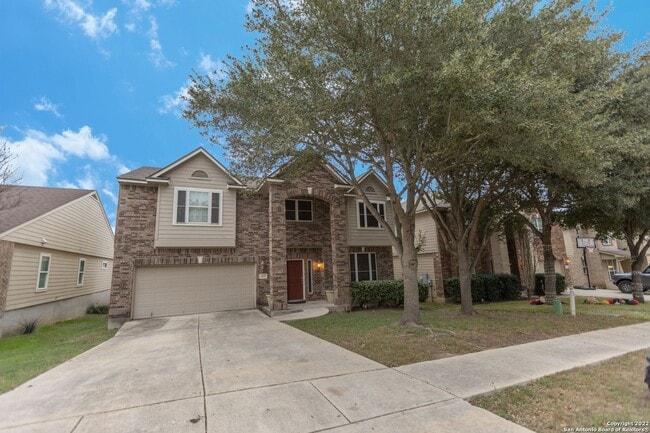 Building Photo - Stunning 5 bedroom 3 full bath home in the...