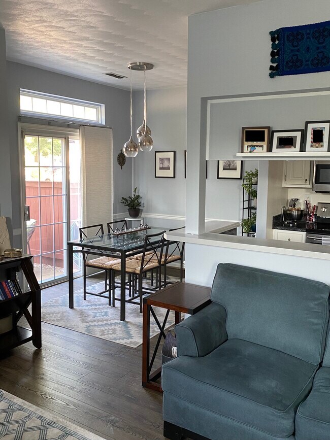 Foto del edificio - 206 Primrose Ln