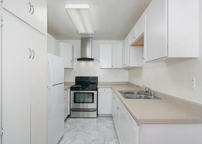 Building Photo - 12583 Caminito De La Gallarda