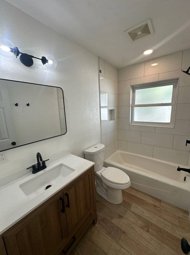 Foto del edificio - 4390 Maple St NE