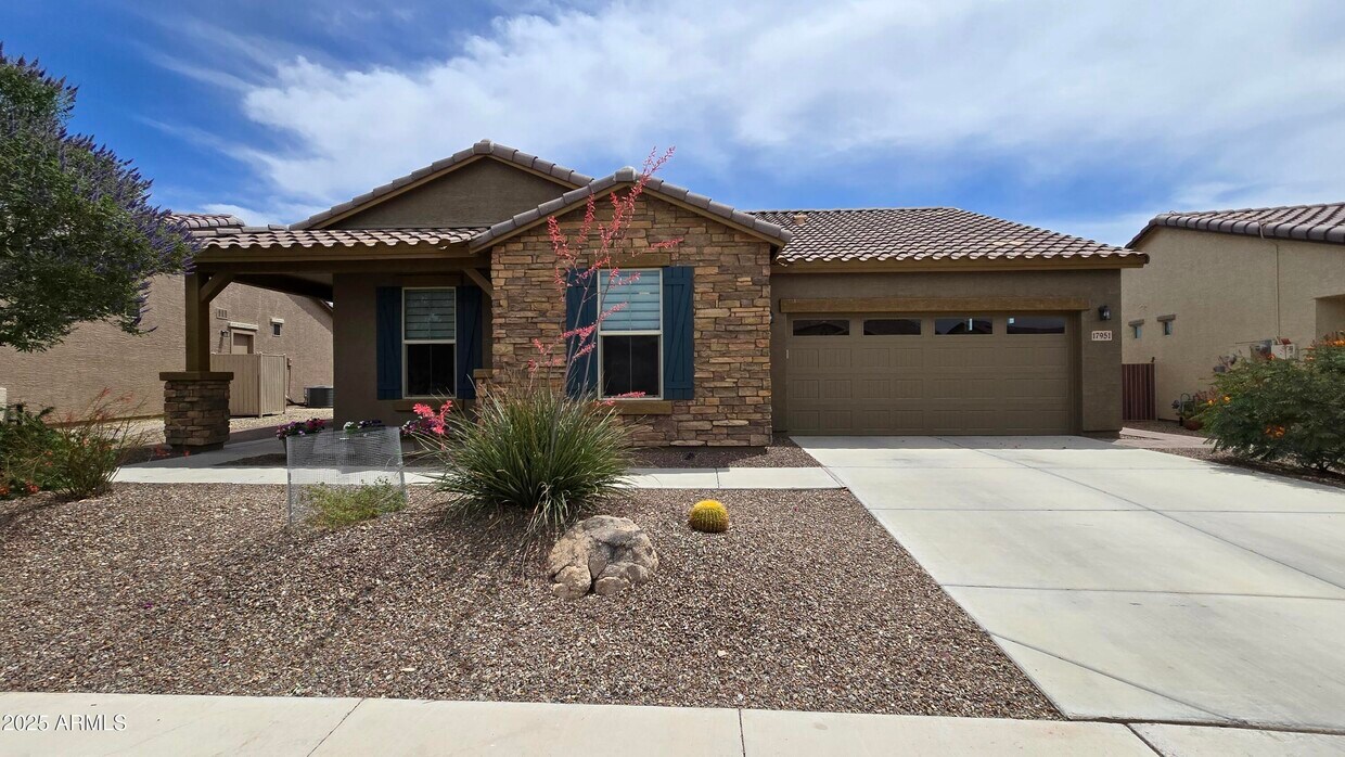 Foto principal - 17951 W Deer Creek Rd