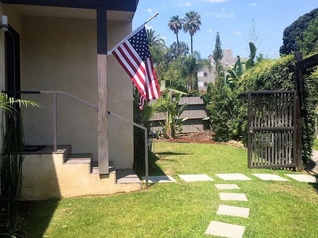 Foto del edificio - 8532 N W Knoll Dr