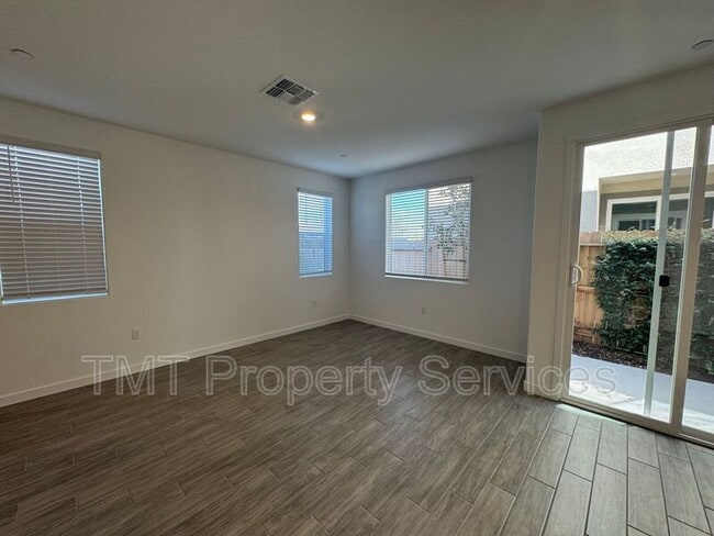Building Photo - 867 Lk Pk Cir