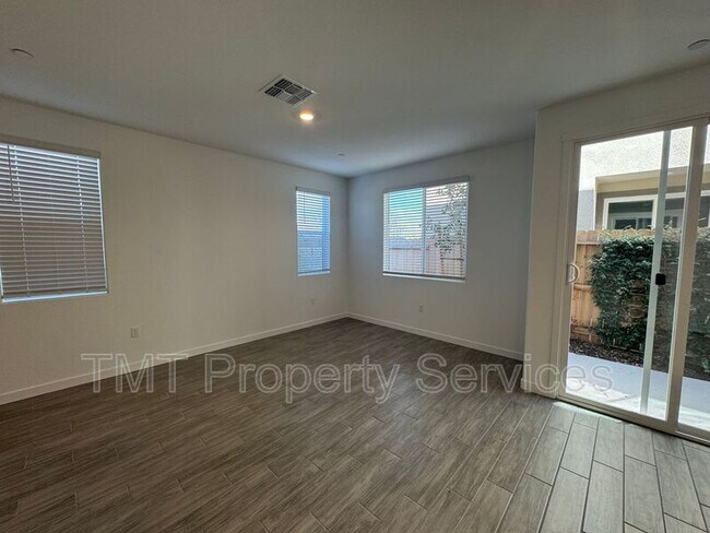 Foto del edificio - 867 Lk Pk Cir