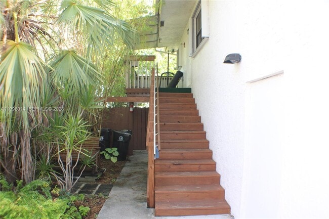 Building Photo - 1411 SW 24th Ct
