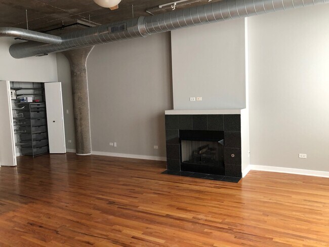 Building Photo - 1151 W 15th St