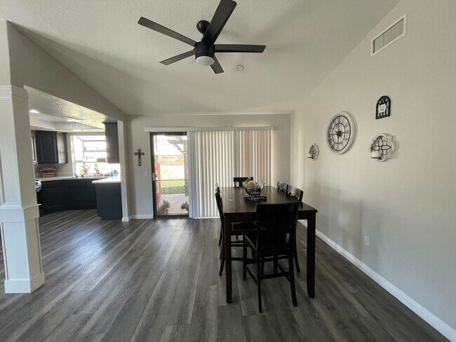 Building Photo - Comfortable 3-Bedroom Home in Moreno Valle...