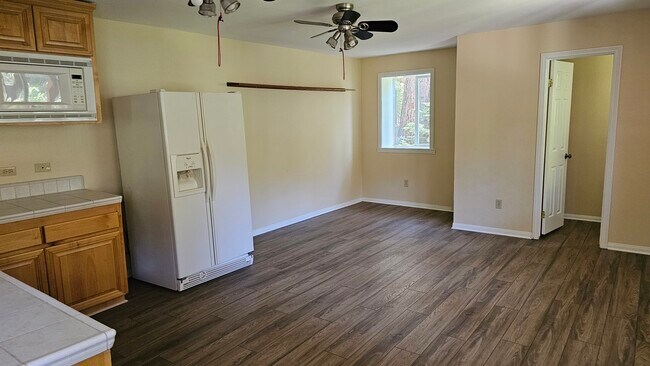 Building Photo - 527 Sutter Ln