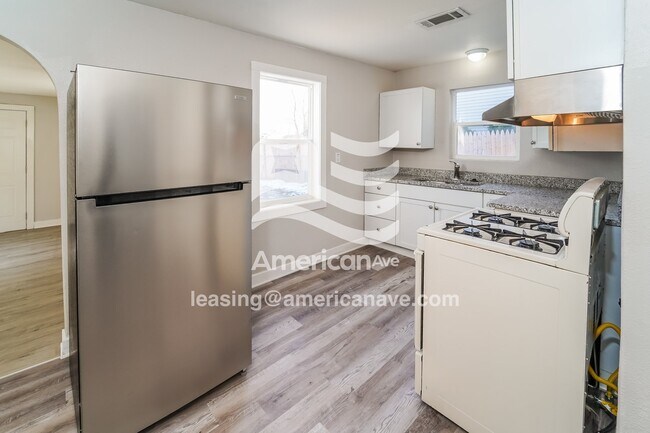 Foto del edificio - 2046 Russet St