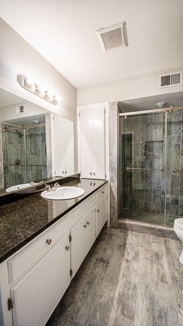 Building Photo - Beautiful home available today!