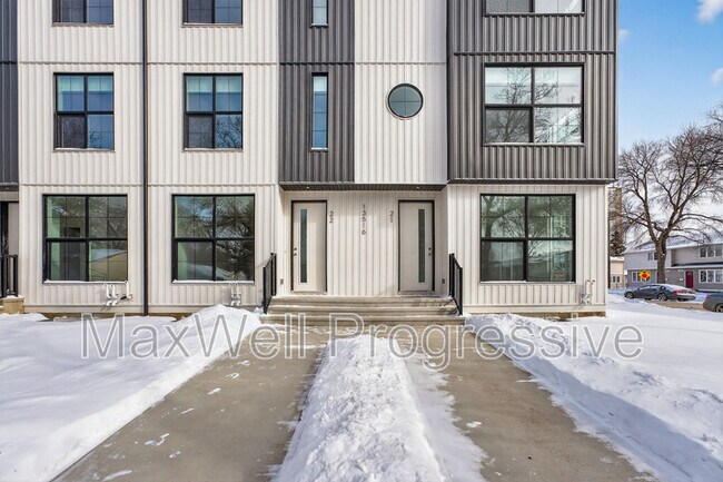 Photo du bâtiment - 13516-13115 115 Ave NW