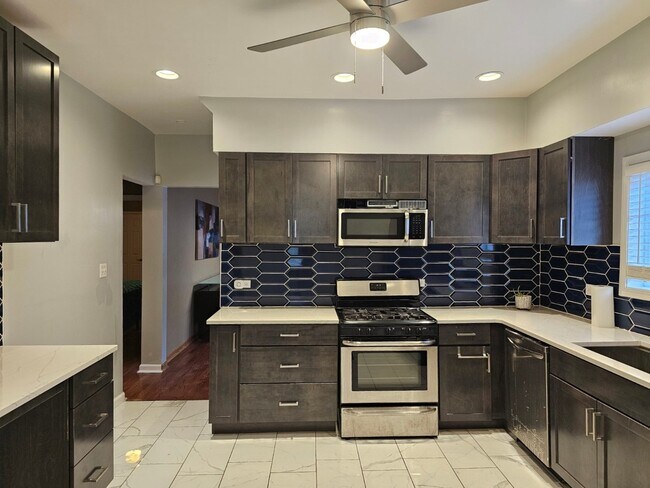 Foto del edificio - 7950 S Bennett Ave