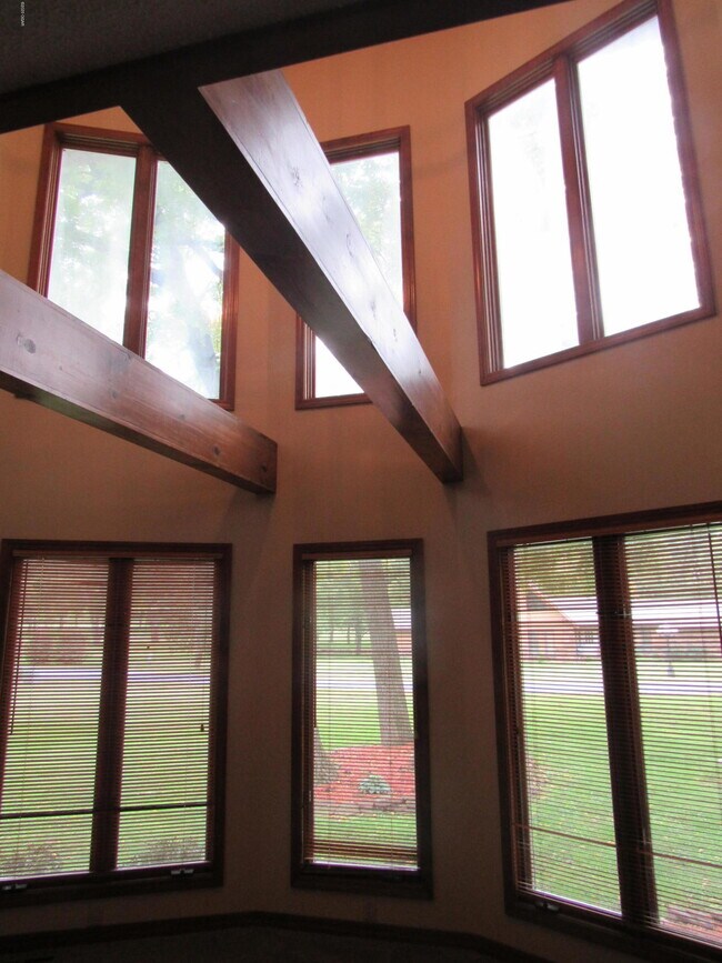 Building Photo - 5360 Walnut Dr