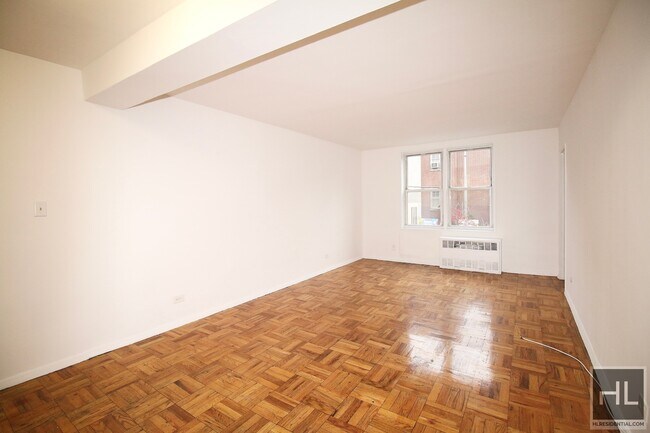 Foto del edificio - BARCLAY AVENUE