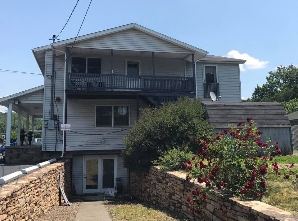 2nd floor apt - 4691 Birney Ave