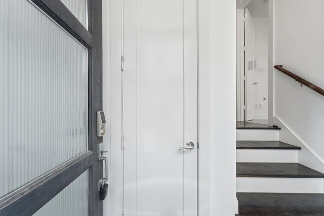 Foto del edificio - 1155 W 17th St