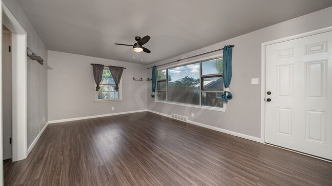 Building Photo - Charming cottage in downtown Colorado Springs