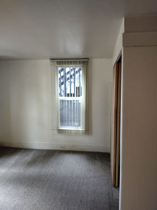 Building Photo - 614e15