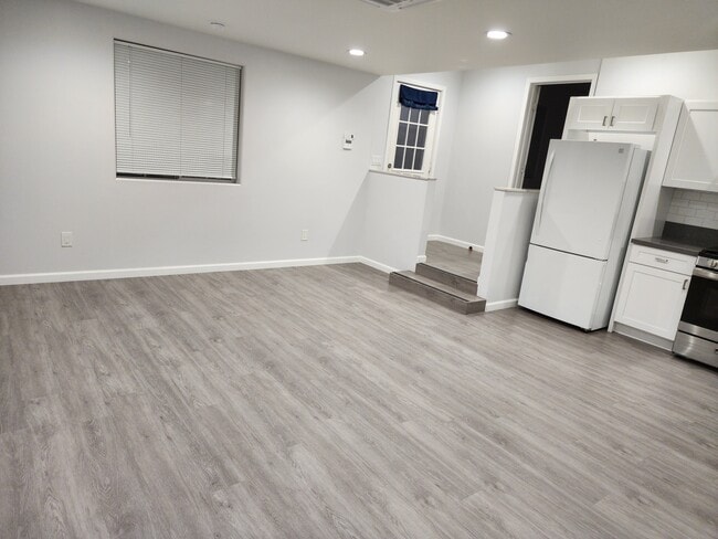 Foto del edificio - 8826 Wakefield Ave