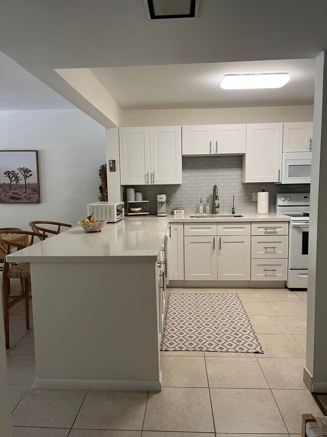 Building Photo - 2307 S Cypress Bend Dr