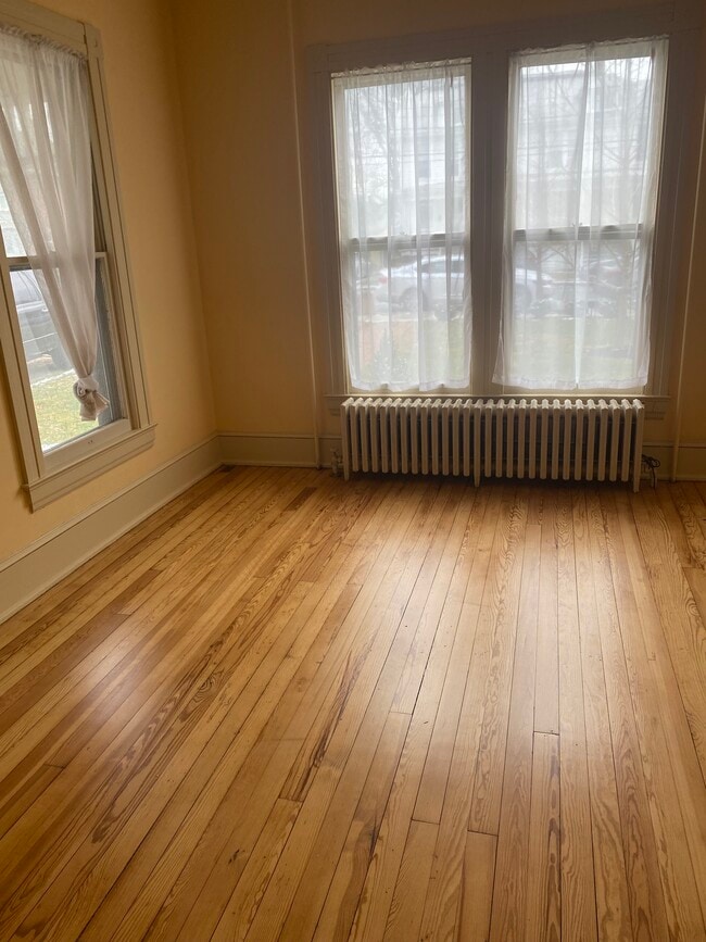 Vista desde la ventana del salón - 312 Amherst St