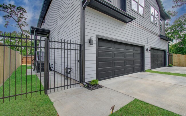 Foto del edificio - 6531 Rosemary Ln