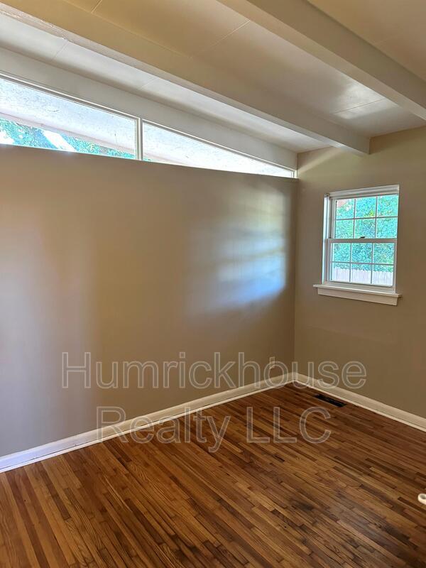 Foto del edificio - 5129 S Tryon St