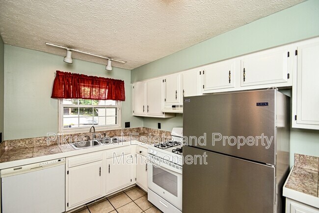 Foto del edificio - 7819 Hills and Dales Rd NW