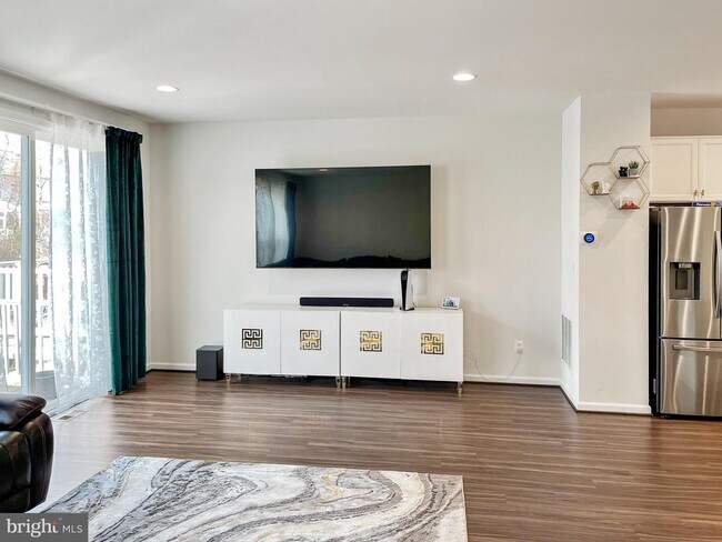 Foto del edificio - 9138 Wyche Knoll Ln