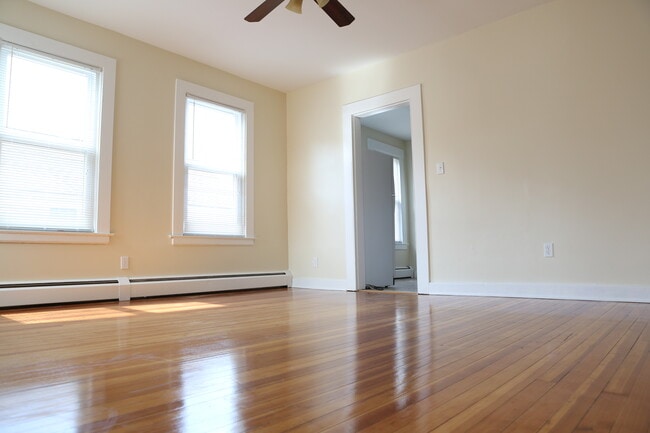 Building Photo - 33 S Cherry St