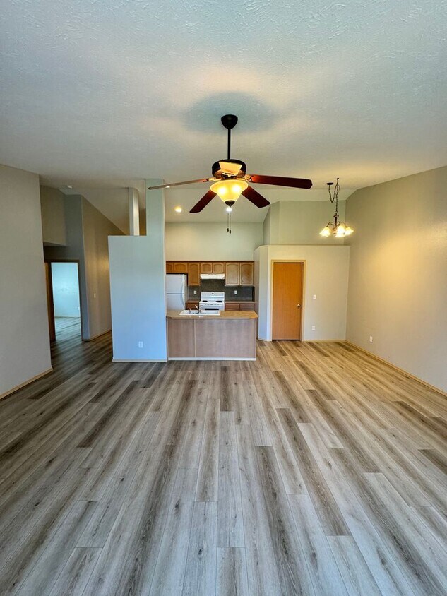 Primary Photo - 3821-3821 E 58th Ln