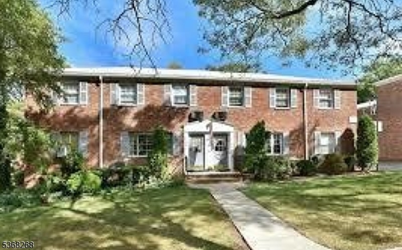 Primary Photo - 34 Wedgewood Dr