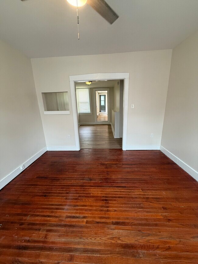 Sala de estar - 654 Poplar St