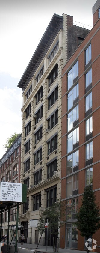 Building Photo - 151 E 18th St