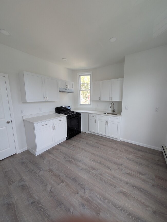 Building Photo - 10 Sherman Pl
