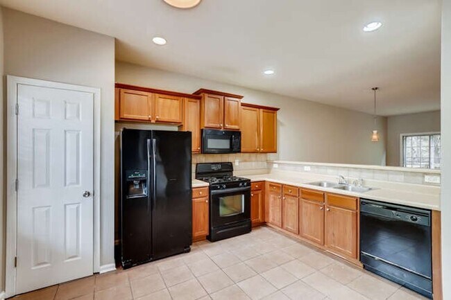 Building Photo - 744 Celeste Ln