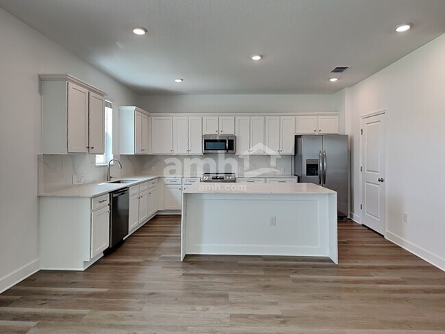 Building Photo - 2915 19th Ave W