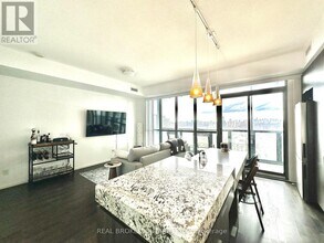 Building Photo - 101 Charles St E