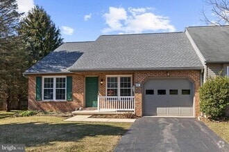 Building Photo - 12 Burr Oak Dr