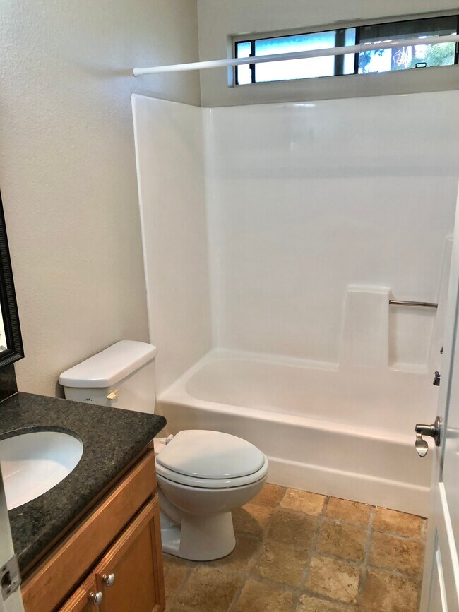 Baño principal - 12550 Carmel Creek Rd