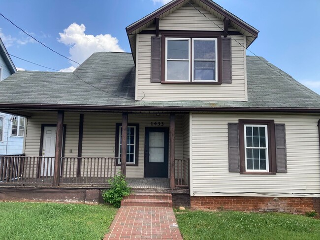 Building Photo - Newly remodeled home on Fourth st