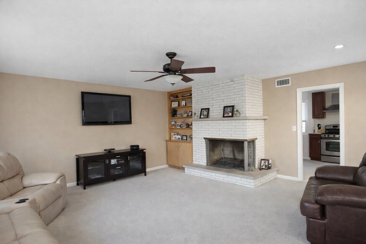 Building Photo - 2204 Edgewood Rd