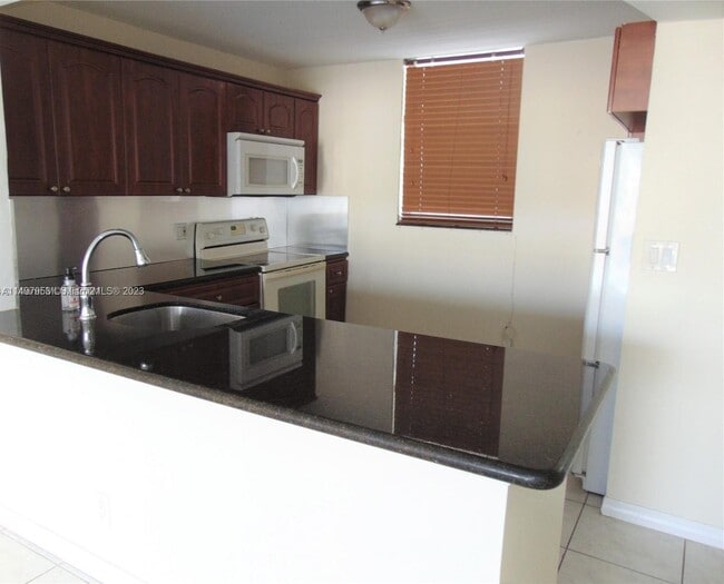 Foto del edificio - 3703 NE 166th St