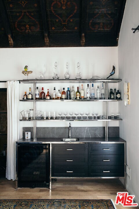 Foto del edificio - 10749 Weyburn Ave