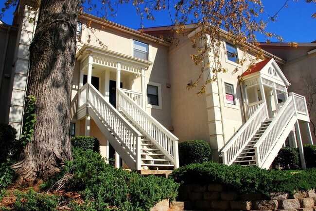 Building Photo - Spacious 2 Bedroom Condo Near Downtown Athens & UGA