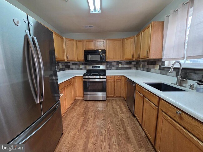 Foto del edificio - 347 Glenn Rose Cir