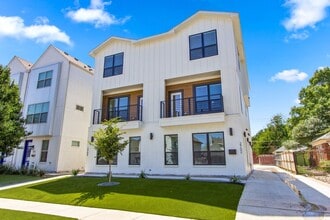 Building Photo - 2702 Lubbock Ave