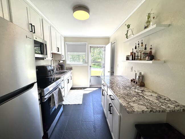 Foto del edificio - 61 Trowbridge Ln